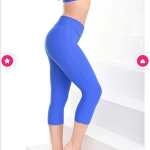 Booty by brabants Capri blue cropped pants